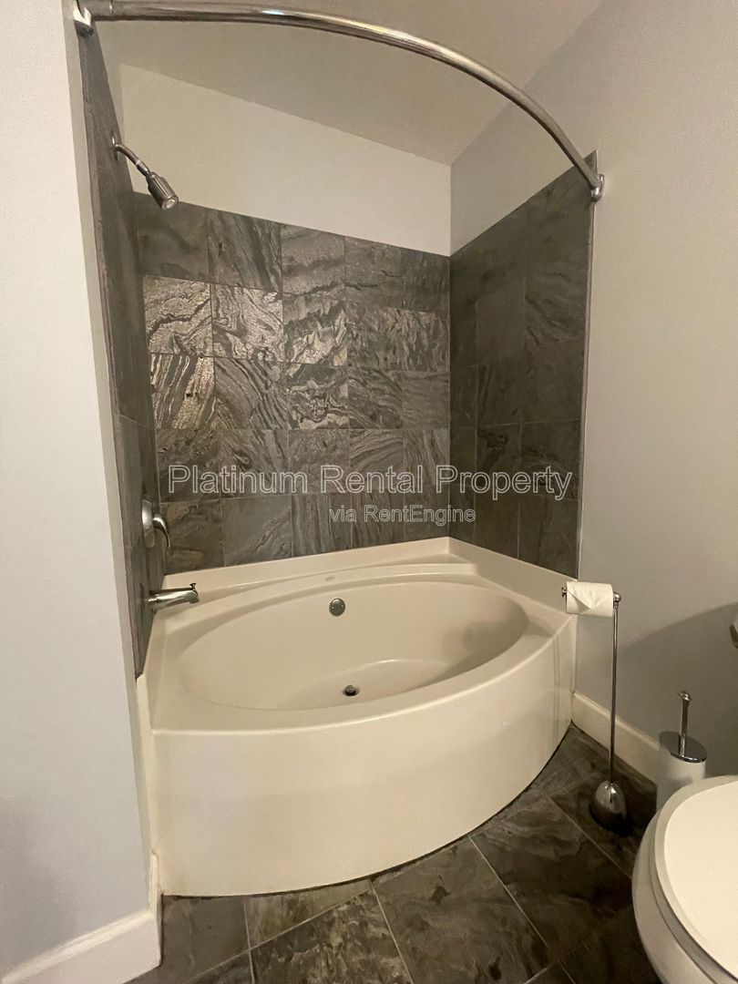Fantastic opportunity to live in Buckhead for an unbeatable price! This 1 bedroom condo in a prime location is brought to you by Platinum Property Management Services, Inc. property image