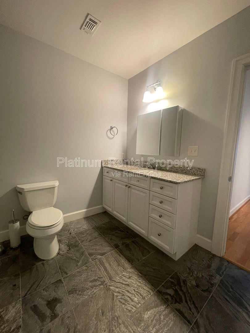 Fantastic opportunity to live in Buckhead for an unbeatable price! This 1 bedroom condo in a prime location is brought to you by Platinum Property Management Services, Inc. property image