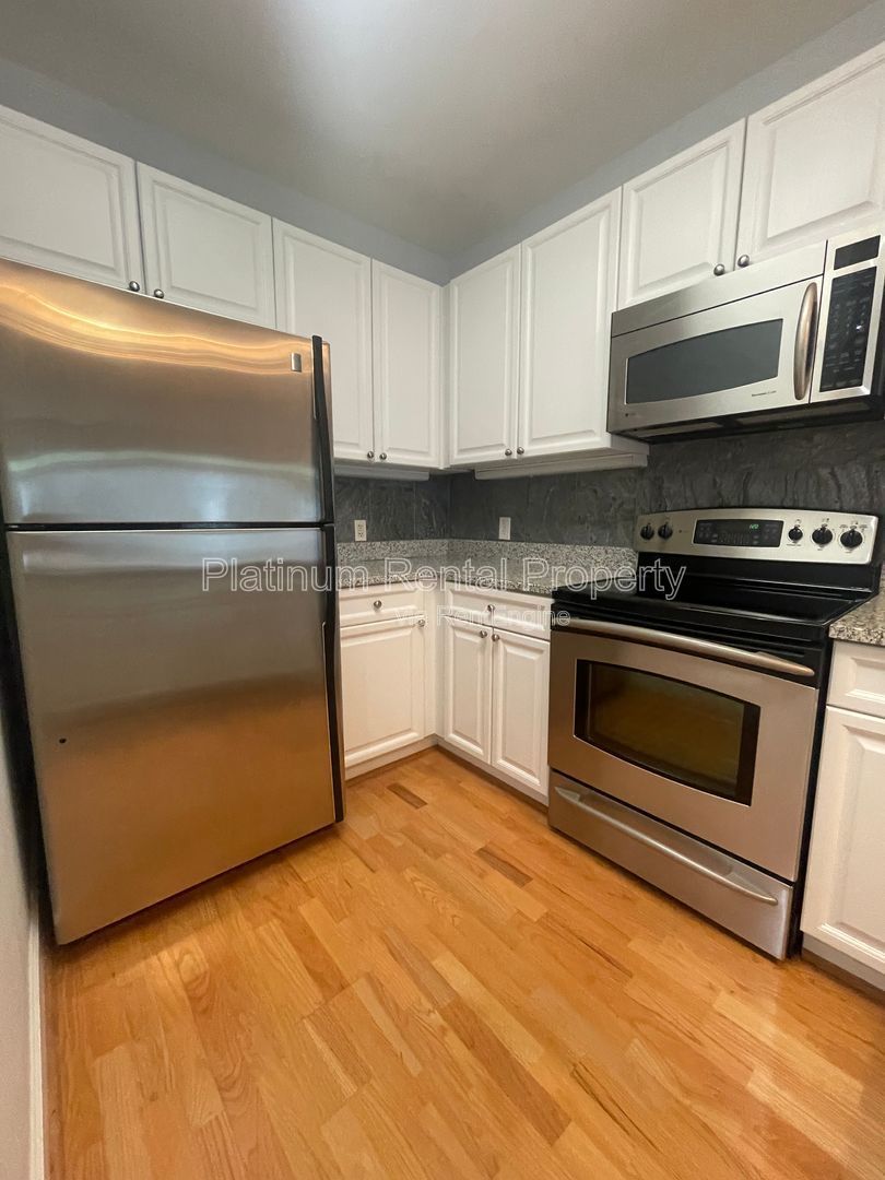 Fantastic opportunity to live in Buckhead for an unbeatable price! This 1 bedroom condo in a prime location is brought to you by Platinum Property Management Services, Inc. property image