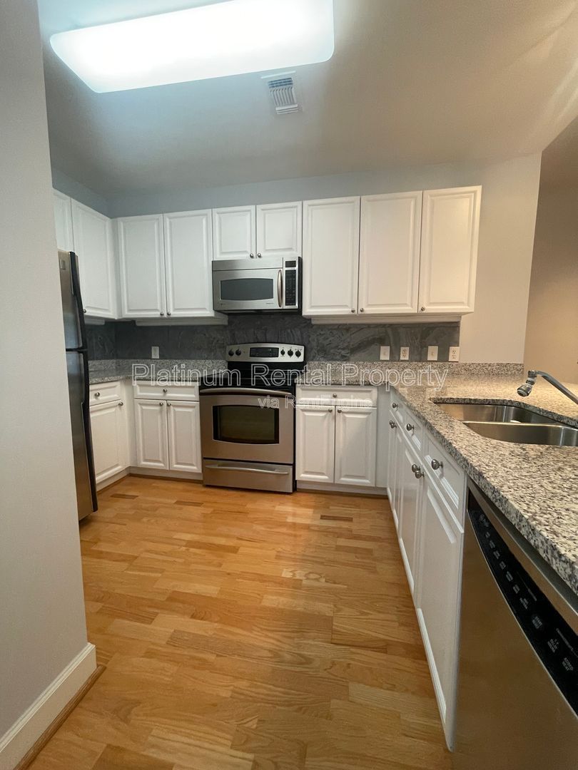 Fantastic opportunity to live in Buckhead for an unbeatable price! This 1 bedroom condo in a prime location is brought to you by Platinum Property Management Services, Inc. property image