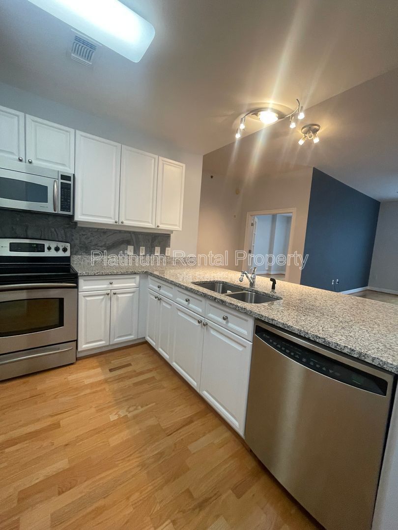 Fantastic opportunity to live in Buckhead for an unbeatable price! This 1 bedroom condo in a prime location is brought to you by Platinum Property Management Services, Inc. property image