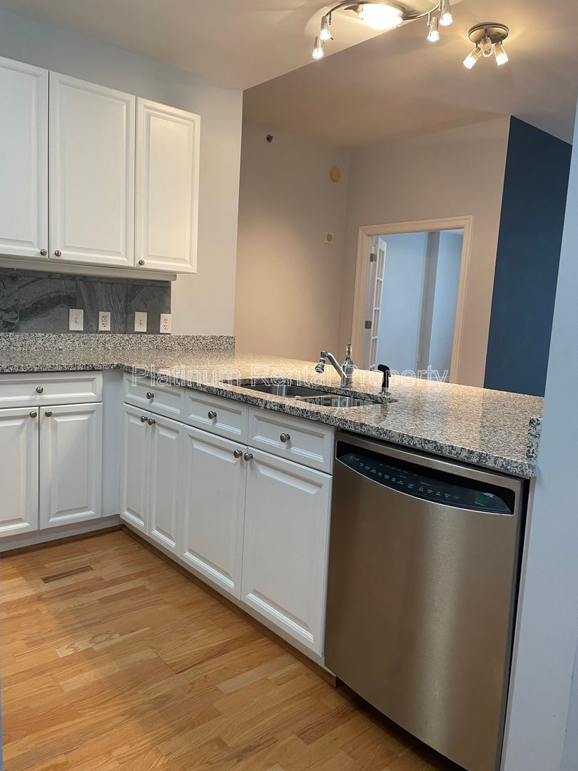 Fantastic opportunity to live in Buckhead for an unbeatable price! This 1 bedroom condo in a prime location is brought to you by Platinum Property Management Services, Inc. property image