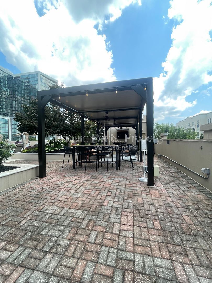 Fantastic opportunity to live in Buckhead for an unbeatable price! This 1 bedroom condo in a prime location is brought to you by Platinum Property Management Services, Inc. property image