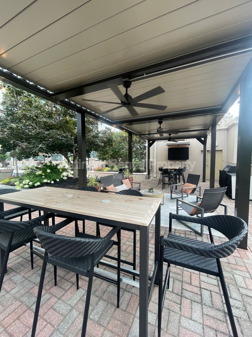 Fantastic opportunity to live in Buckhead for an unbeatable price! This 1 bedroom condo in a prime location is brought to you by Platinum Property Management Services, Inc. property image