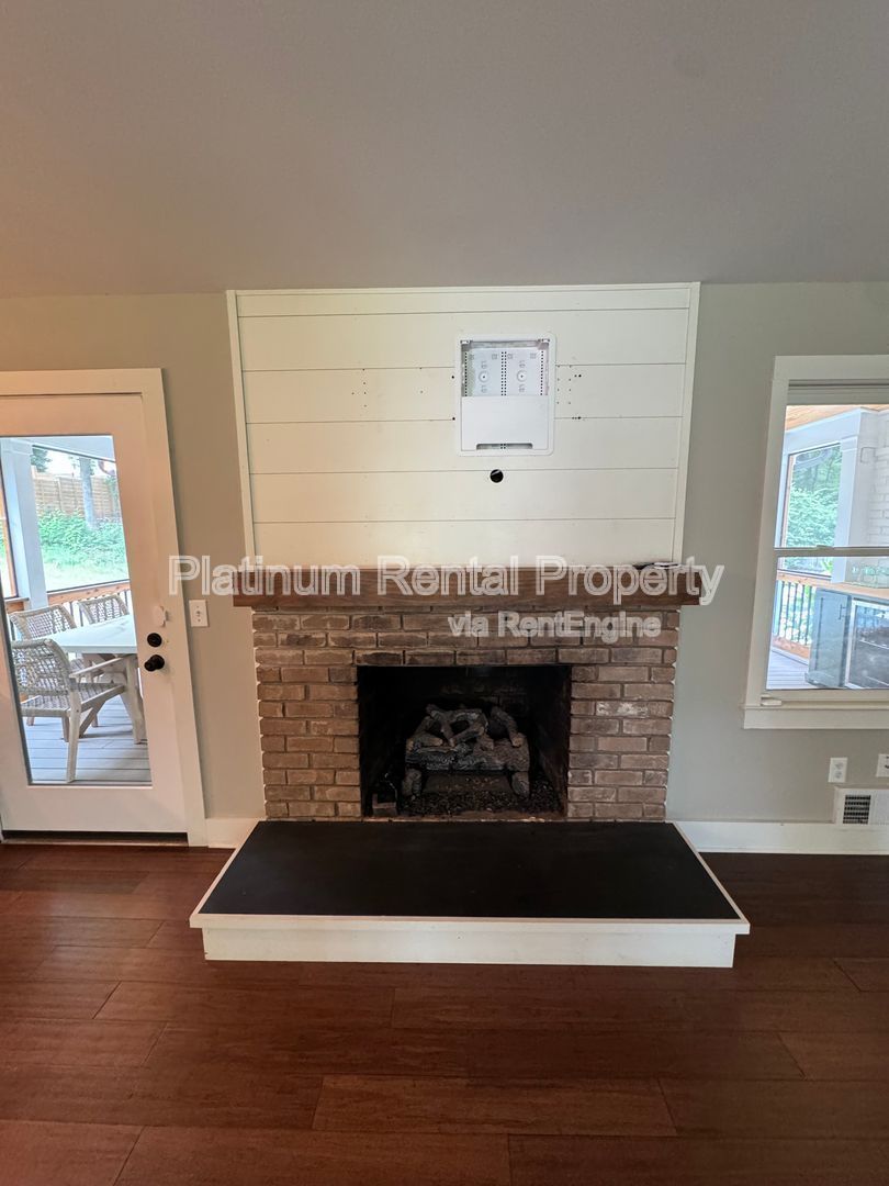 Amazing 3 Bedroom Ranch home in Alpharetta with a POOL for rent by Platinum Property Management Services, Inc. property image