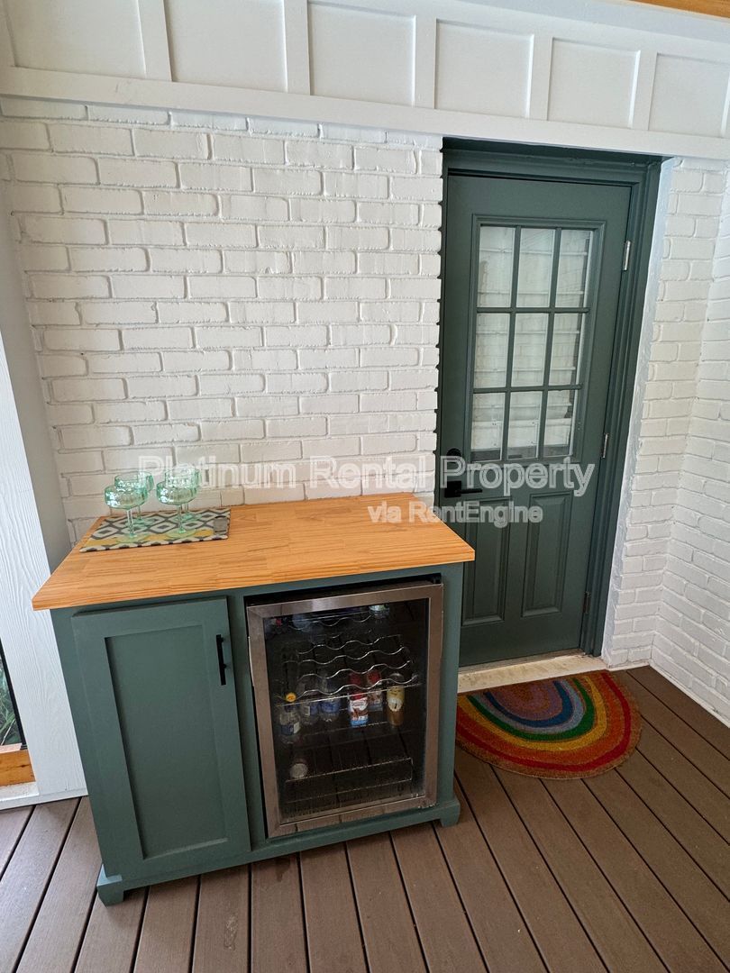 Amazing 3 Bedroom Ranch home in Alpharetta with a POOL for rent by Platinum Property Management Services, Inc. property image