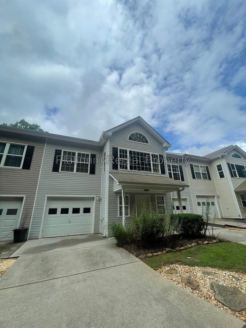 Two bedroom townhome in the most peaceful Dahlonega setting by Platinum Property Management Services, Inc. property image