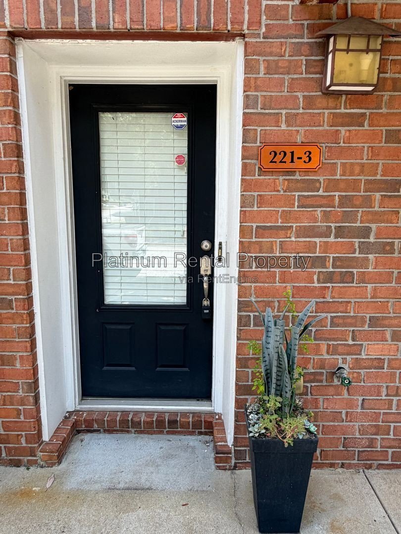 Beautiful 3 Bedroom Townhome in Amazing Atlantic Station location for rent by Platinum Property Management Services, Inc. property image