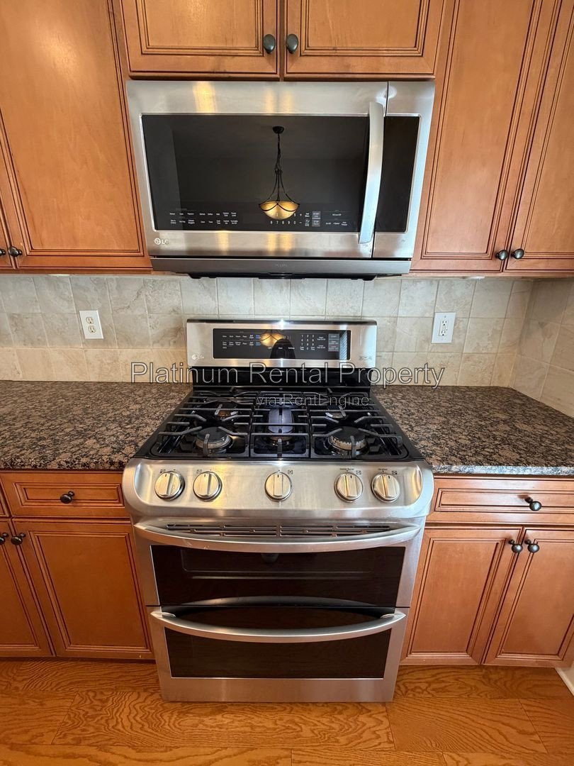 Beautiful 3 Bedroom Townhome in Amazing Atlantic Station location for rent by Platinum Property Management Services, Inc. property image