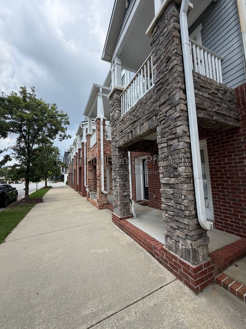 Beautiful 3 Bedroom Townhome in Amazing Atlantic Station location for rent by Platinum Property Management Services, Inc. property image