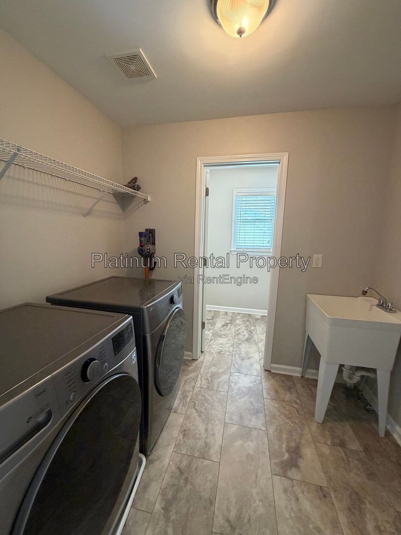 Elegant and Spotless Brick 4 bedroom home in South Forsyth by Platinum Property Management Services, Inc. property image