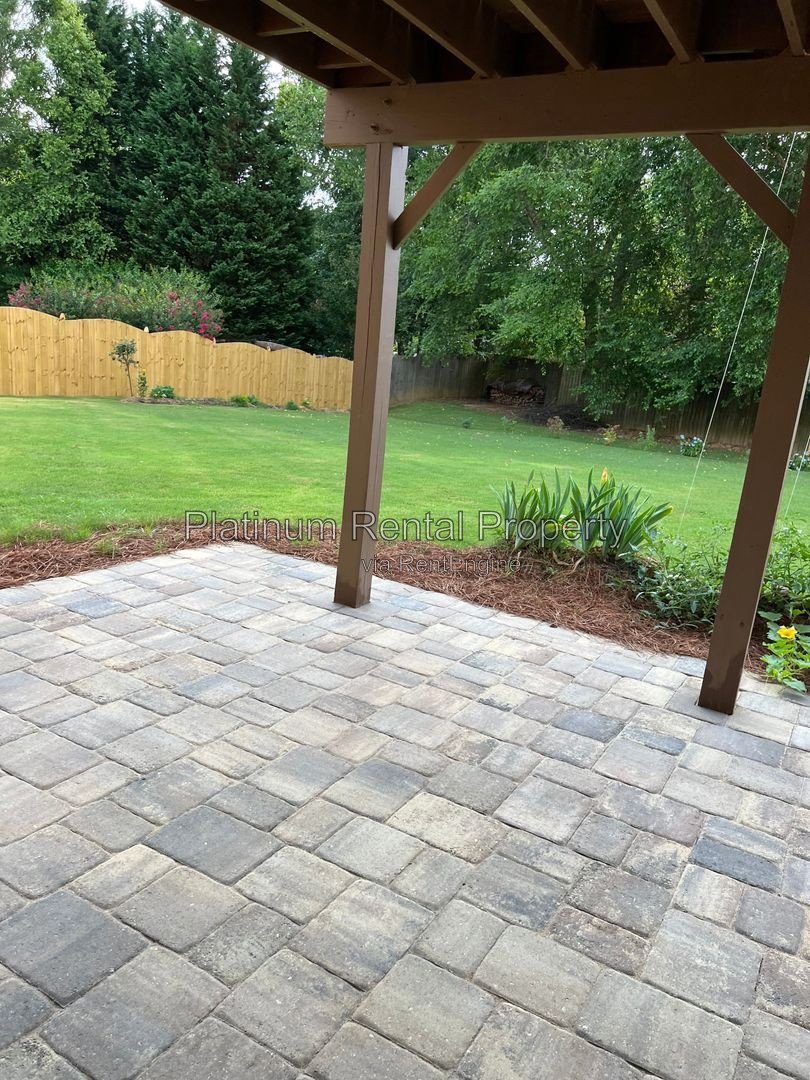 Elegant and Spotless Brick 4 bedroom home in South Forsyth by Platinum Property Management Services, Inc. property image