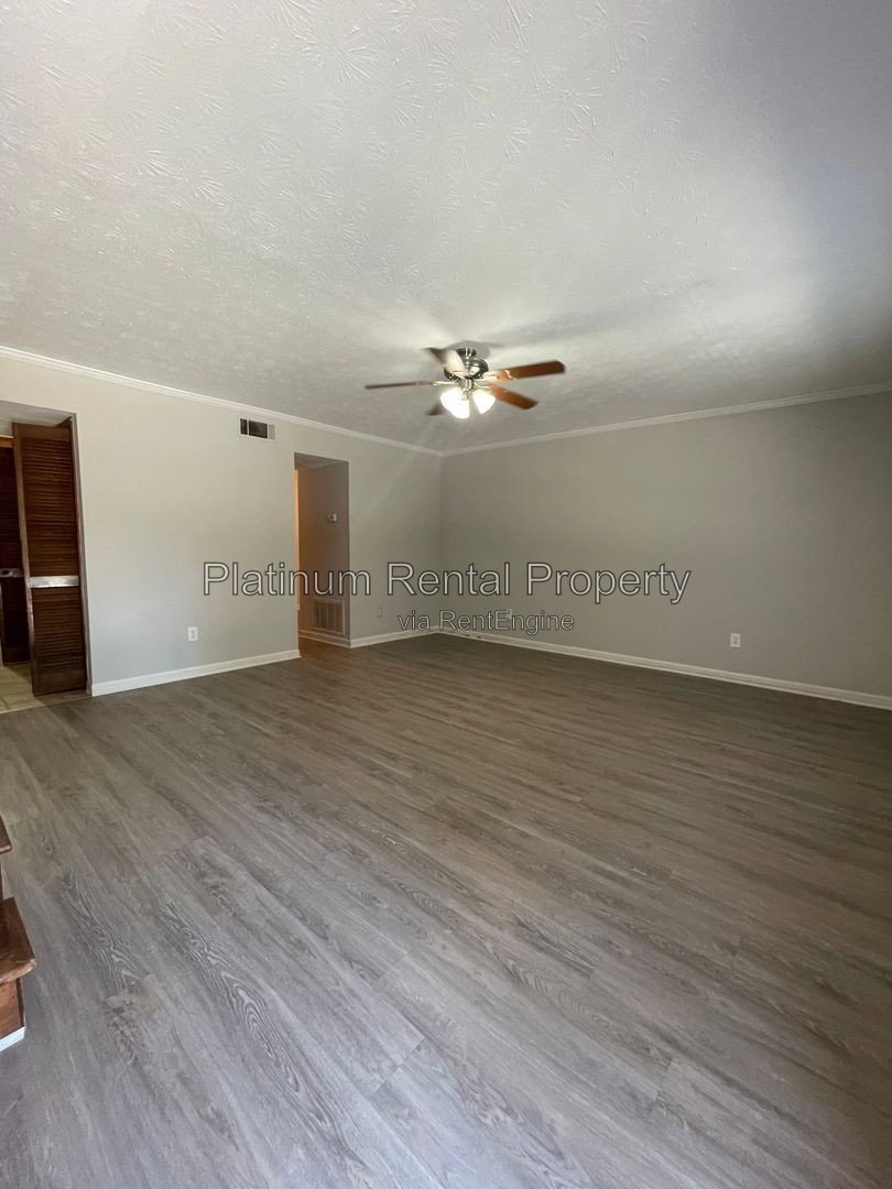 Recently updated 2 bedroom townhome in convenient Snellville location by Platinum Property Management Services, Inc. property image