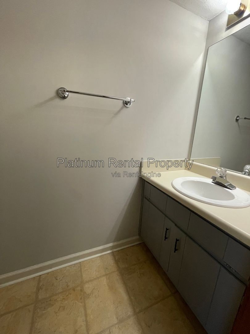 Recently updated 2 bedroom townhome in convenient Snellville location by Platinum Property Management Services, Inc. property image
