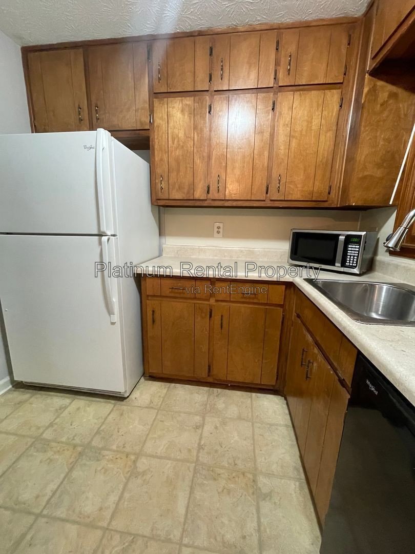 Recently updated 2 bedroom townhome in convenient Snellville location by Platinum Property Management Services, Inc. property image