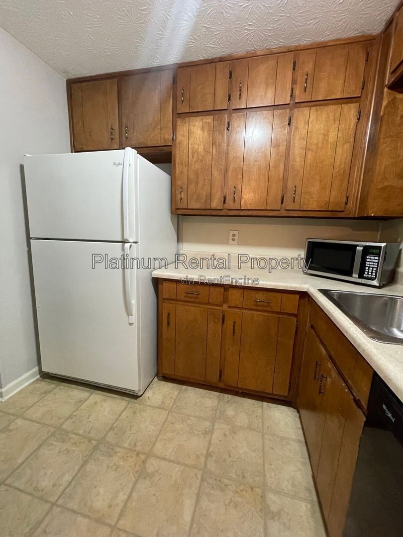 Recently updated 2 bedroom townhome in convenient Snellville location by Platinum Property Management Services, Inc. property image