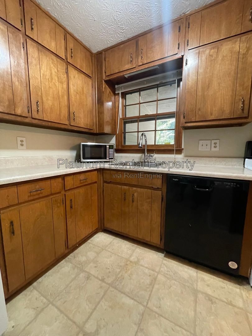 Recently updated 2 bedroom townhome in convenient Snellville location by Platinum Property Management Services, Inc. property image