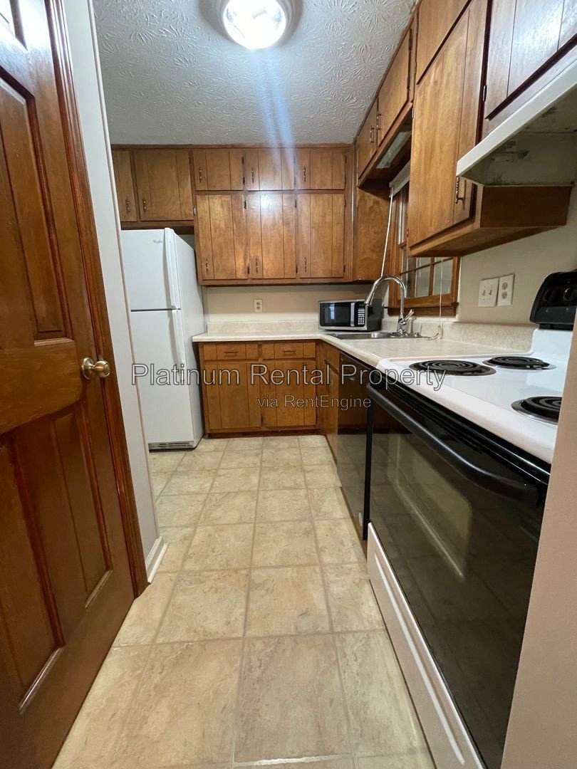 Recently updated 2 bedroom townhome in convenient Snellville location by Platinum Property Management Services, Inc. property image