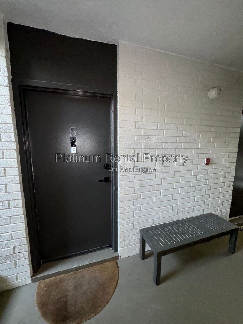 1 Bedroom condo in AMAZING midtown location by Platinum Property Management Services, Inc. property image