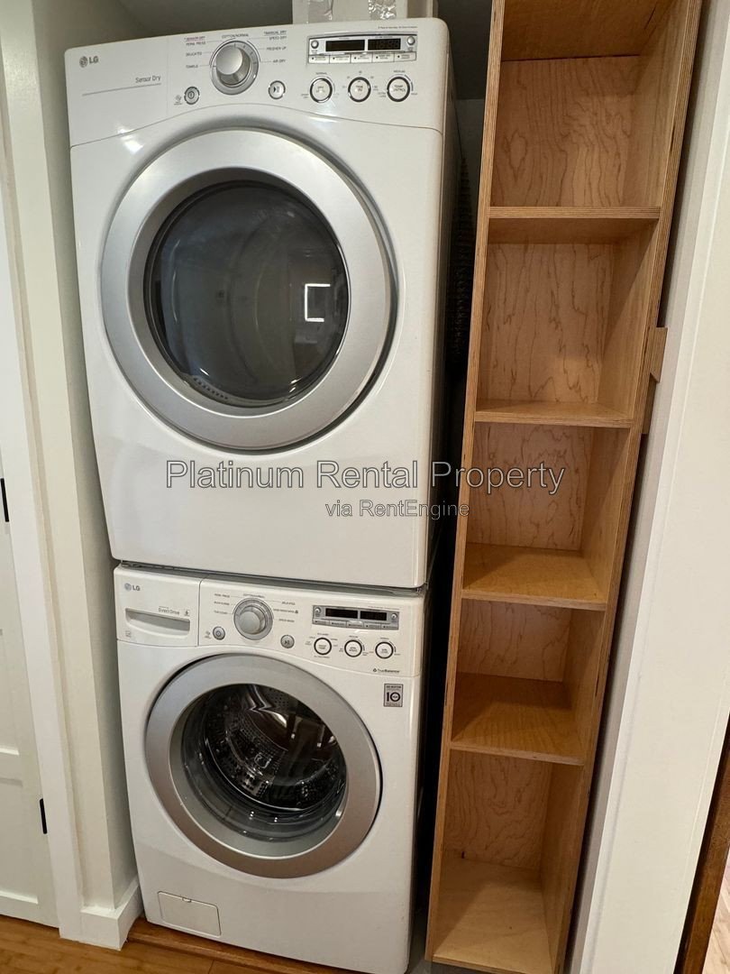 1 Bedroom condo in AMAZING midtown location by Platinum Property Management Services, Inc. property image