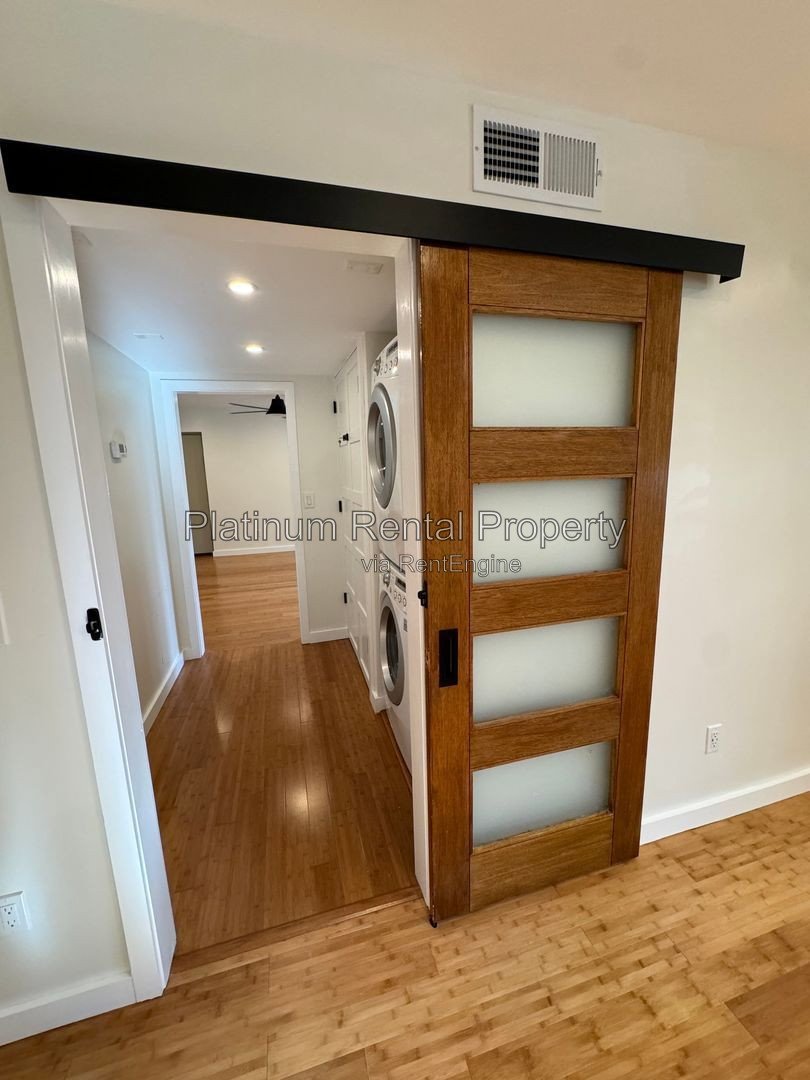 1 Bedroom condo in AMAZING midtown location by Platinum Property Management Services, Inc. property image