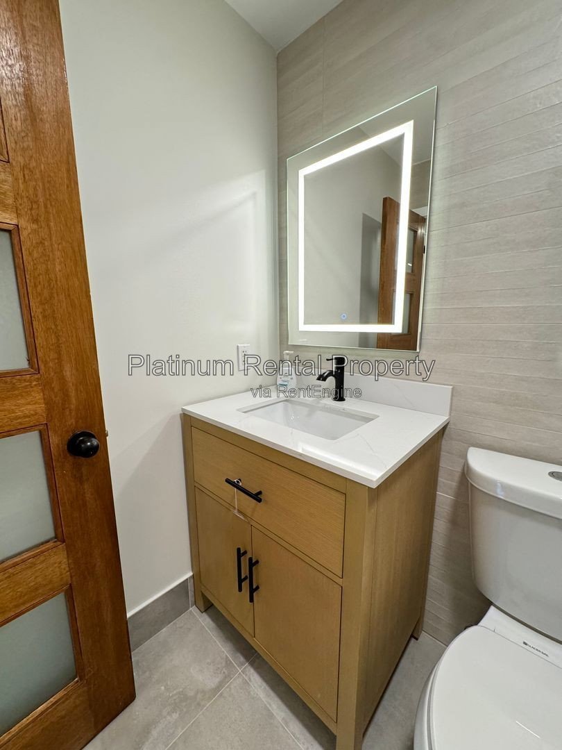 1 Bedroom condo in AMAZING midtown location by Platinum Property Management Services, Inc. property image