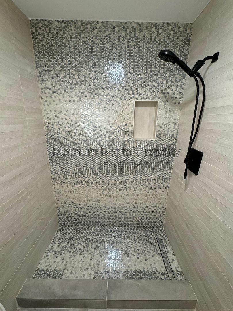 1 Bedroom condo in AMAZING midtown location by Platinum Property Management Services, Inc. property image