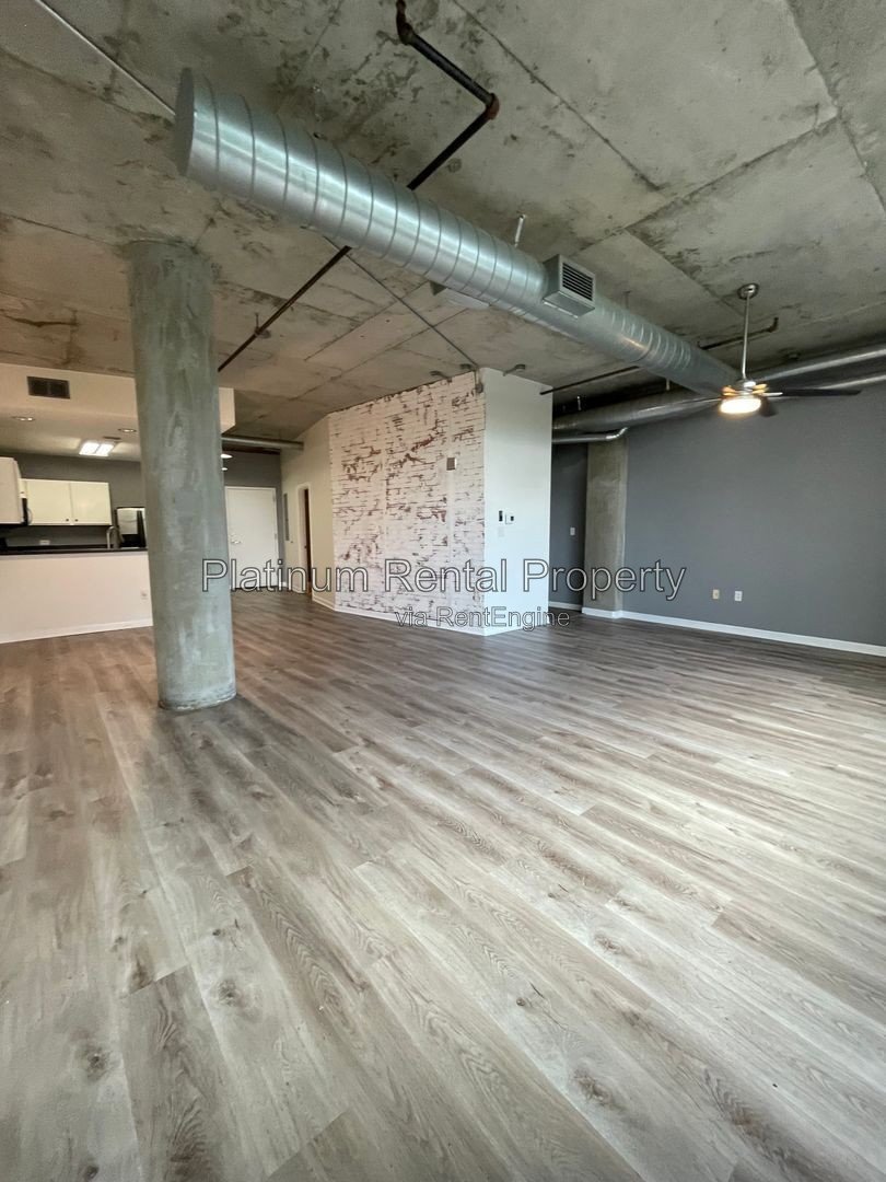 Spectacular studio condo in the heart of Downtown Atlanta, by Platinum Property Management Services, Inc. property image