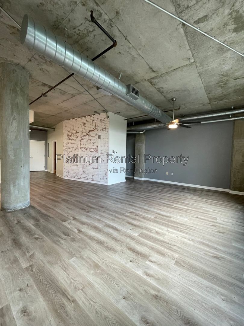 Spectacular studio condo in the heart of Downtown Atlanta, by Platinum Property Management Services, Inc. property image