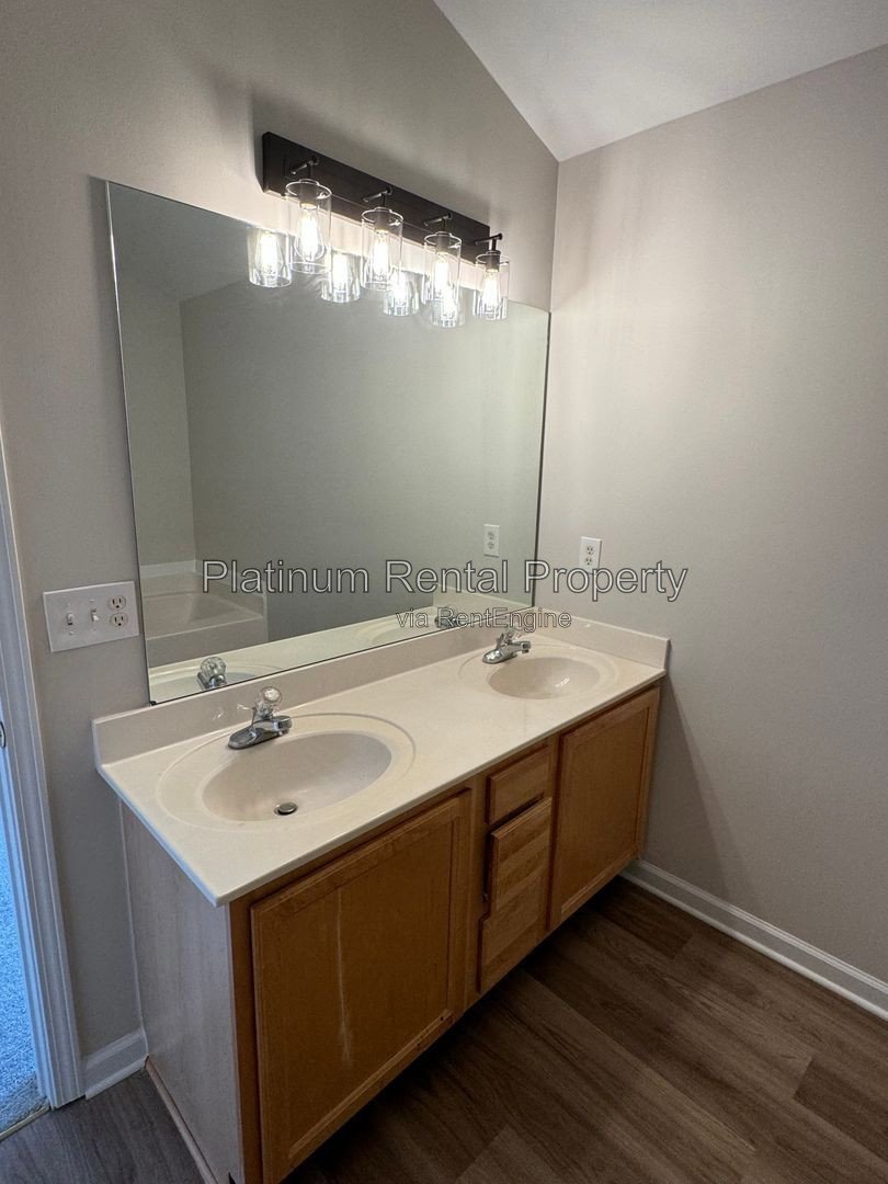 Spotless END Unit 3 Bedroom Townhome in Atlanta by Platinum Property Management Services, Inc. property image