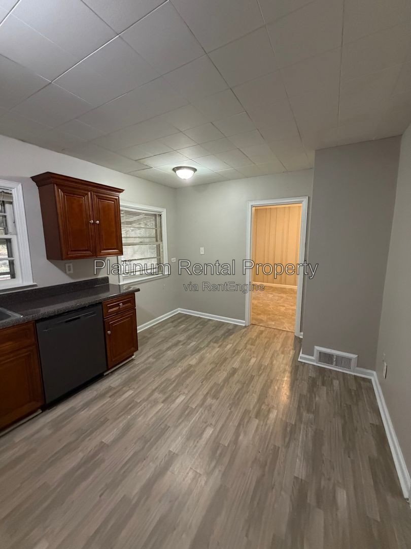Updated 4 bedroom Brick Ranch home for rent in Atlanta by Platinum Property Management Services, Inc. property image