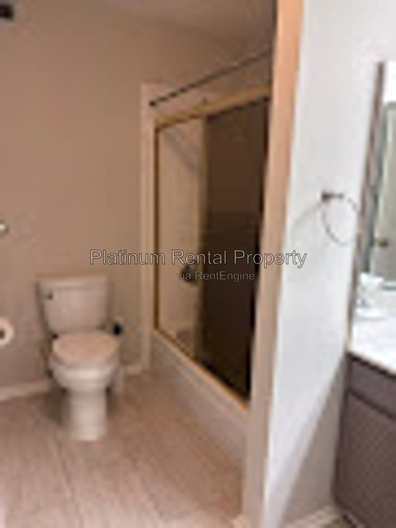Spacious 2 bedroom/2 bathroom condo with modern updates  just minutes from The Battery by Platinum Property Management Services, Inc. property image