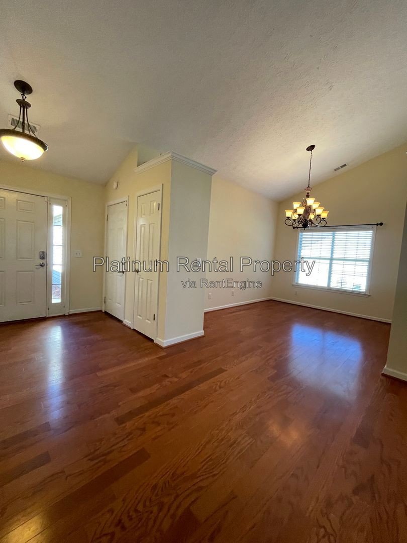 Fabulous, 3 bedroom ranch in desirable Dallas community by Platinum Property Management Services, Inc. property image