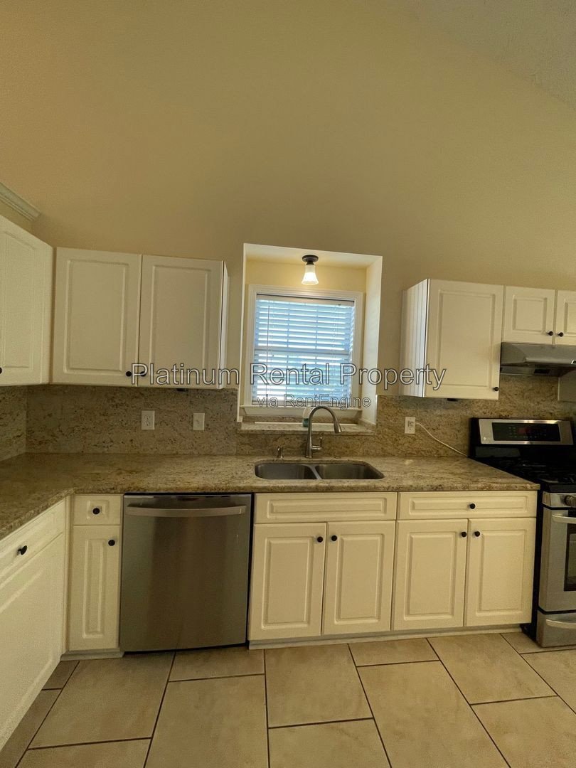Fabulous, 3 bedroom ranch in desirable Dallas community by Platinum Property Management Services, Inc. property image
