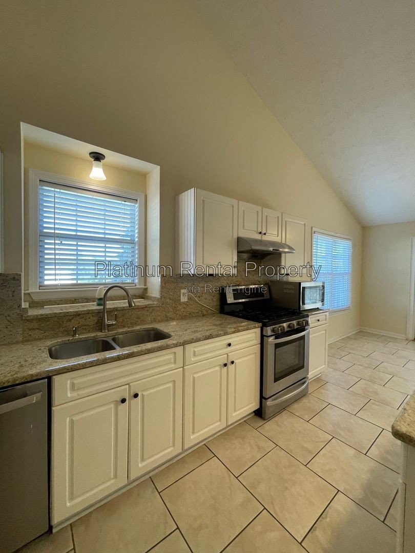 Fabulous, 3 bedroom ranch in desirable Dallas community by Platinum Property Management Services, Inc. property image