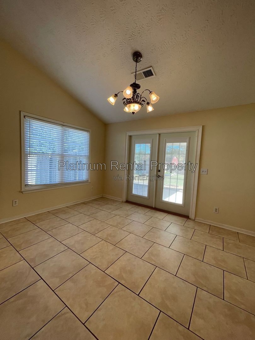 Fabulous, 3 bedroom ranch in desirable Dallas community by Platinum Property Management Services, Inc. property image