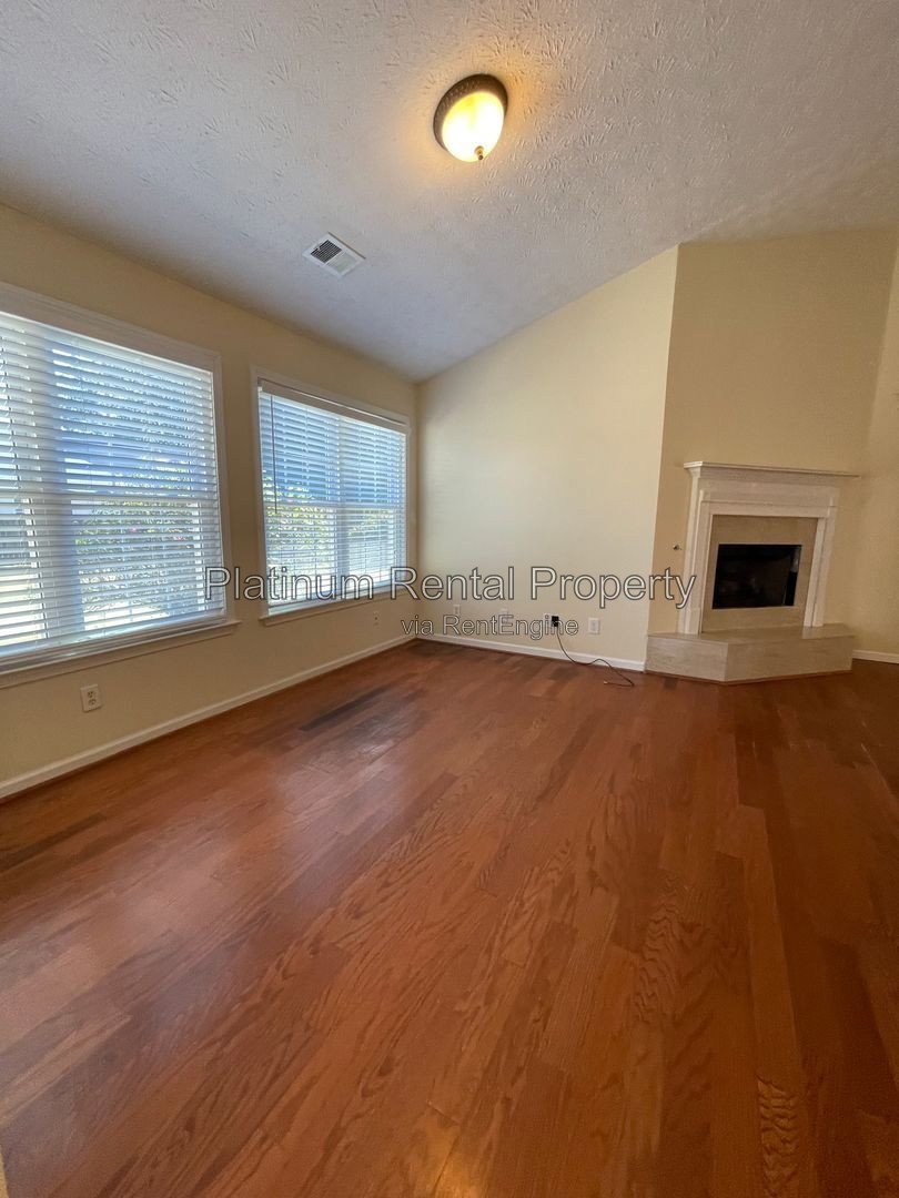 Fabulous, 3 bedroom ranch in desirable Dallas community by Platinum Property Management Services, Inc. property image
