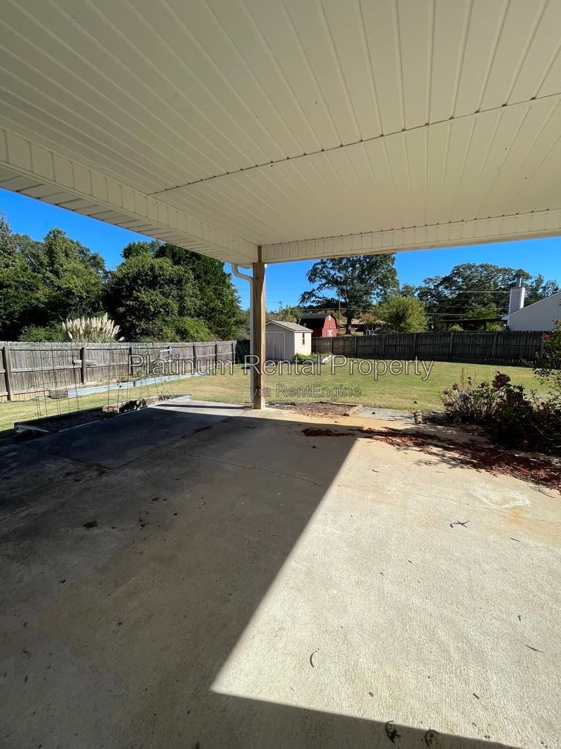 Fabulous, 3 bedroom ranch in desirable Dallas community by Platinum Property Management Services, Inc. property image