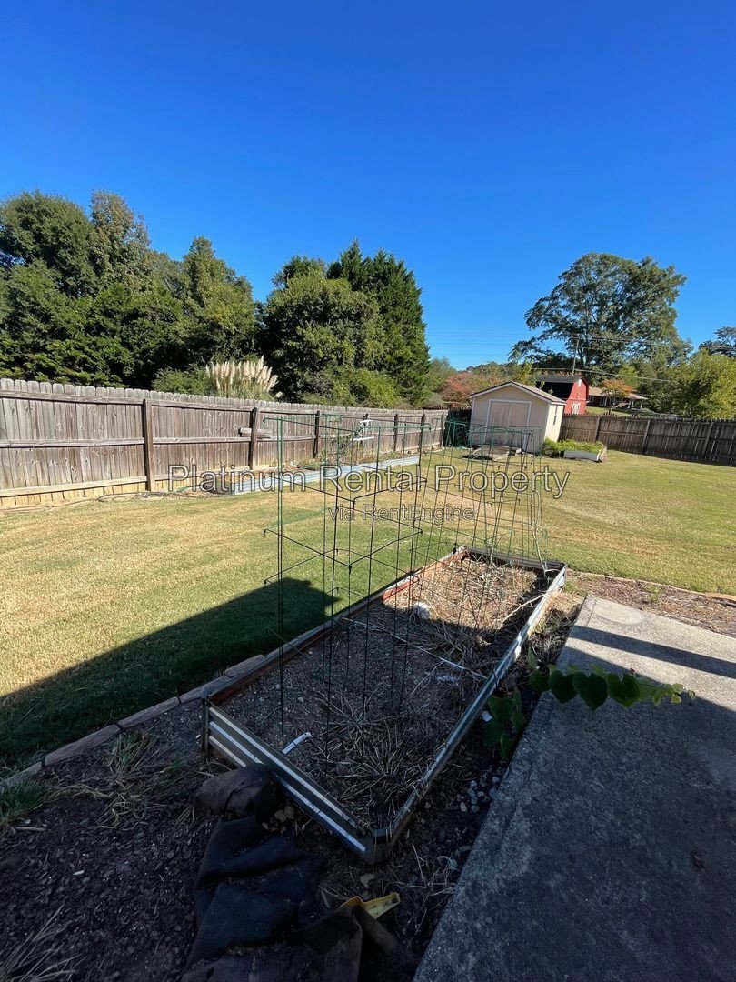 Fabulous, 3 bedroom ranch in desirable Dallas community by Platinum Property Management Services, Inc. property image