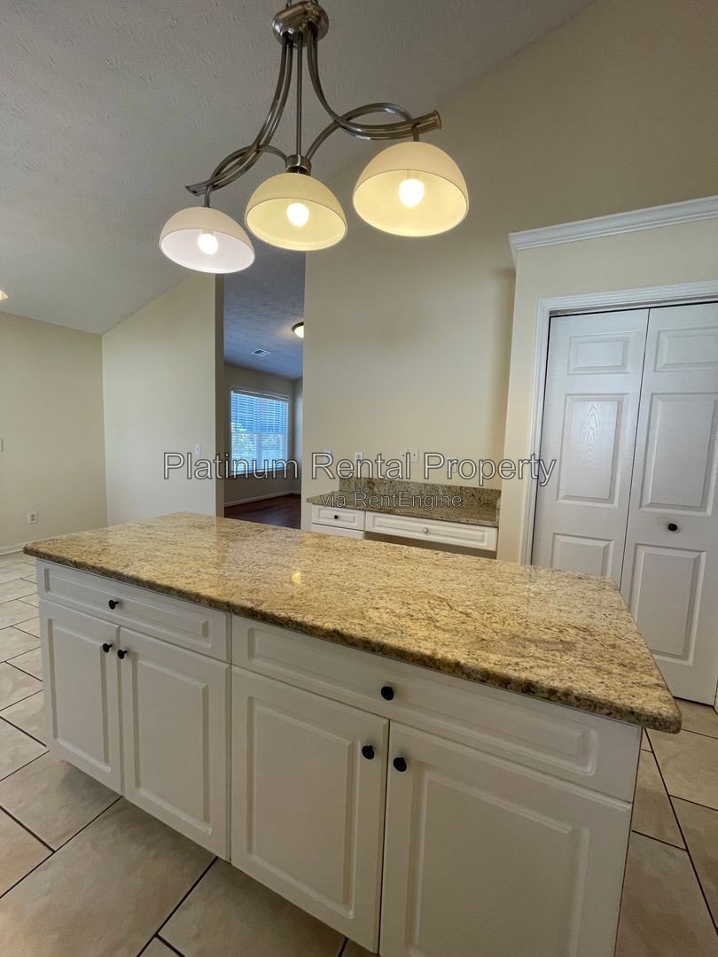 Fabulous, 3 bedroom ranch in desirable Dallas community by Platinum Property Management Services, Inc. property image