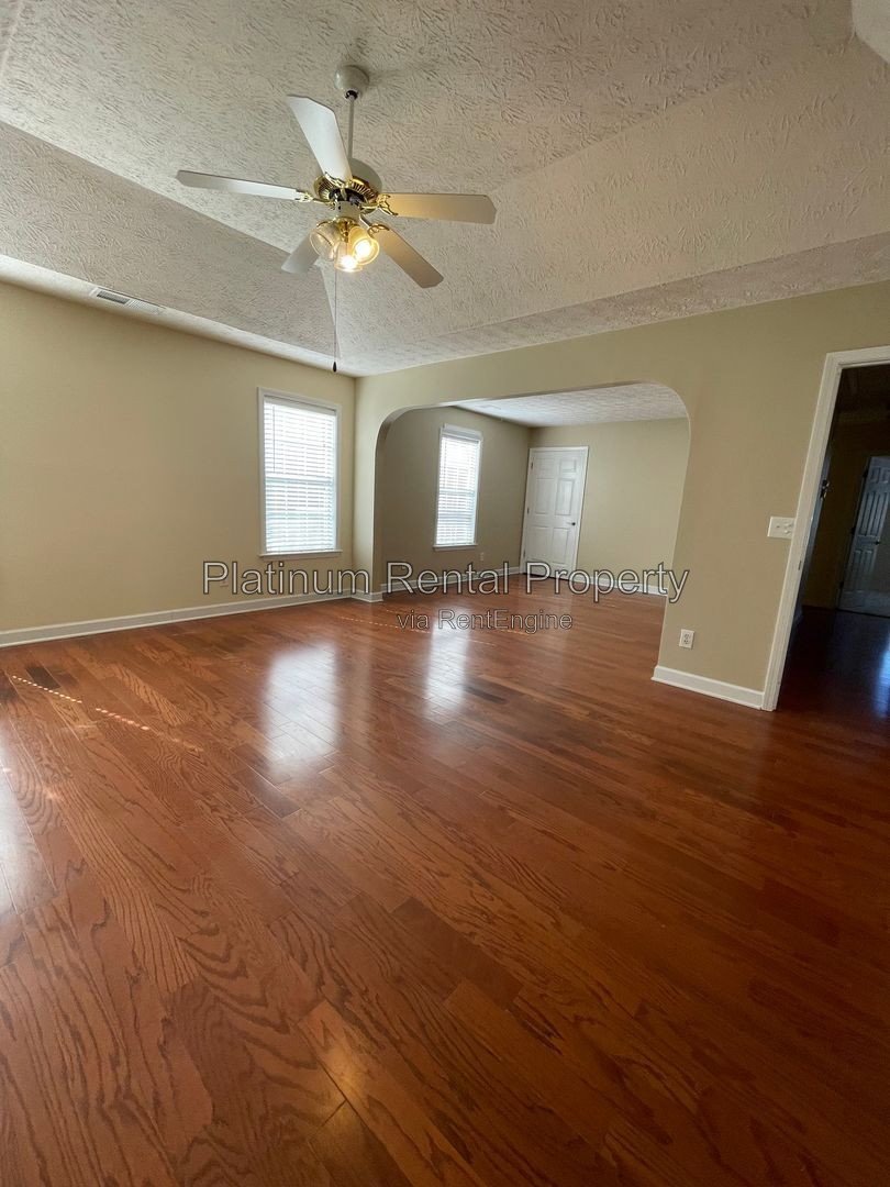 Fabulous, 3 bedroom ranch in desirable Dallas community by Platinum Property Management Services, Inc. property image