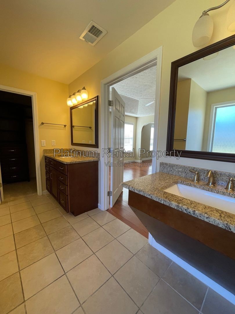 Fabulous, 3 bedroom ranch in desirable Dallas community by Platinum Property Management Services, Inc. property image
