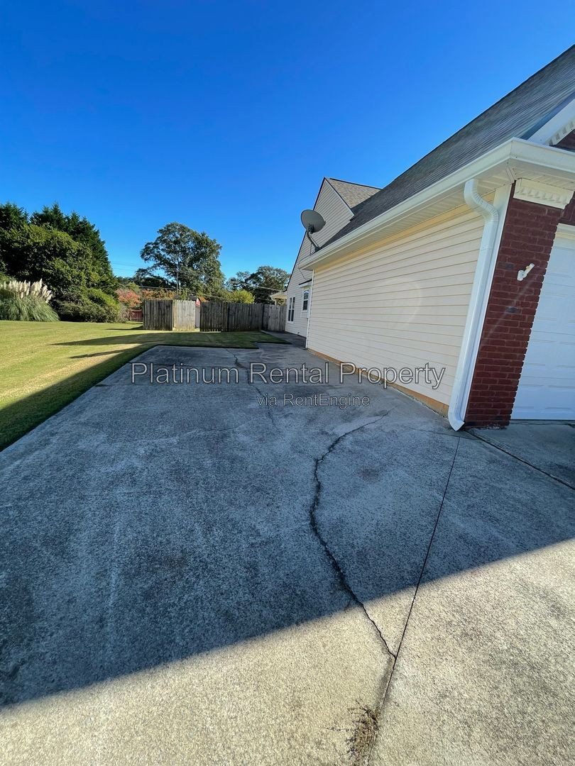 Fabulous, 3 bedroom ranch in desirable Dallas community by Platinum Property Management Services, Inc. property image