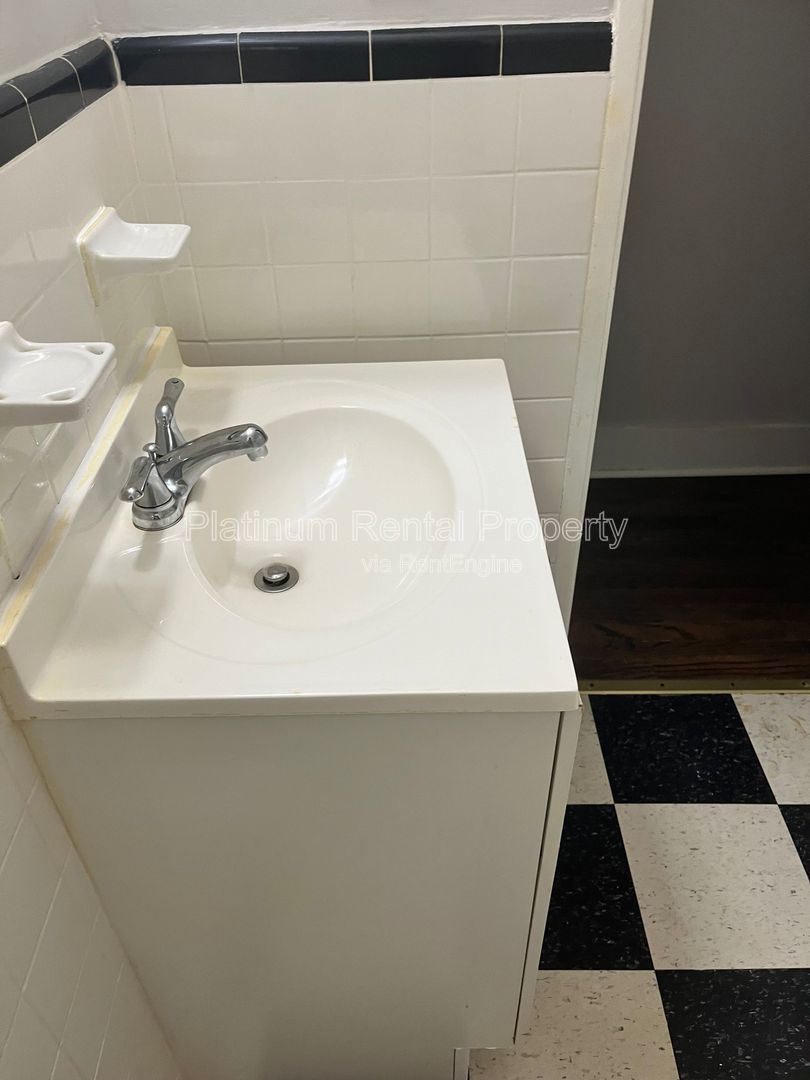 1 Bedroom Condo near Piedmont Park in Atlanta For Rent by Platinum Property Management Services, Inc. property image