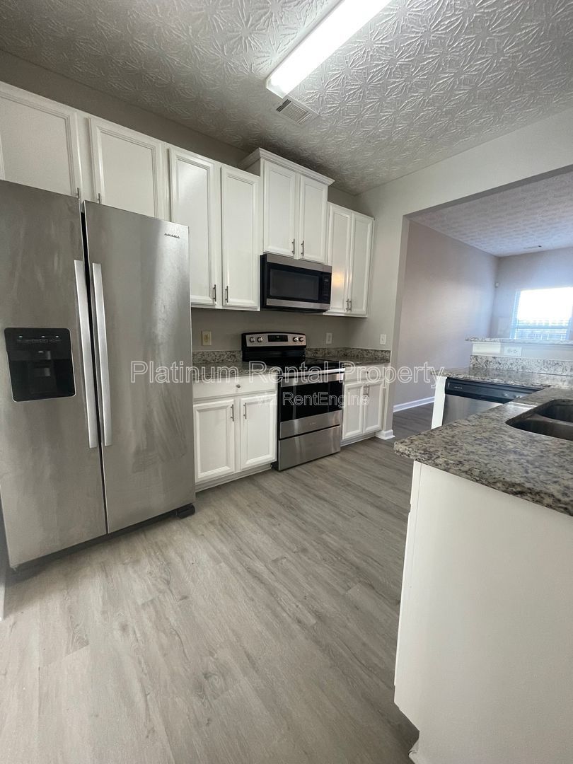 Wonderful, 3 bedroom, 2.5 bath townhome in sought after Atlanta neighborhood by Platinum Property Management Services, Inc. property image