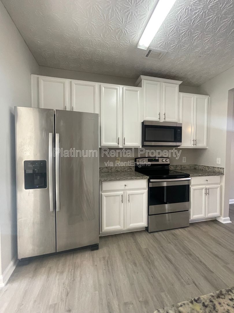 Wonderful, 3 bedroom, 2.5 bath townhome in sought after Atlanta neighborhood by Platinum Property Management Services, Inc. property image