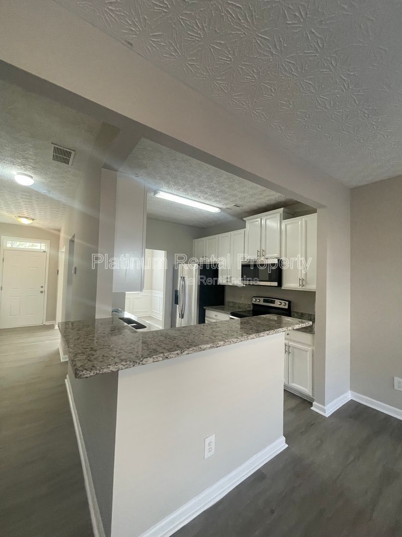 Wonderful, 3 bedroom, 2.5 bath townhome in sought after Atlanta neighborhood by Platinum Property Management Services, Inc. property image