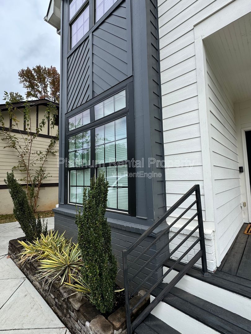 Spectacular Better-Than-New Modern 4 bedroom house in prime In-Town Atlanta location by Platinum Property Management, Services, Inc. property image