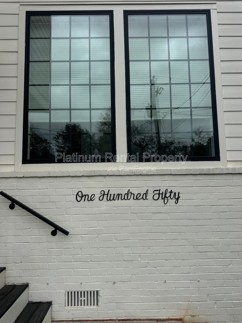 Spectacular Better-Than-New Modern 4 bedroom house in prime In-Town Atlanta location by Platinum Property Management, Services, Inc. property image