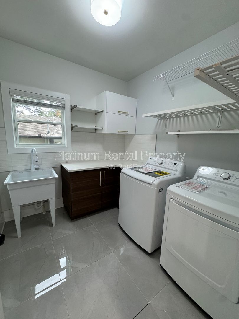 Spectacular Better-Than-New Modern 4 bedroom house in prime In-Town Atlanta location by Platinum Property Management, Services, Inc. property image